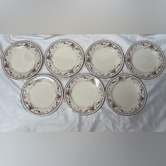 Noritake Other - Floral Patterned Appetizer/ Dessert Plates Set